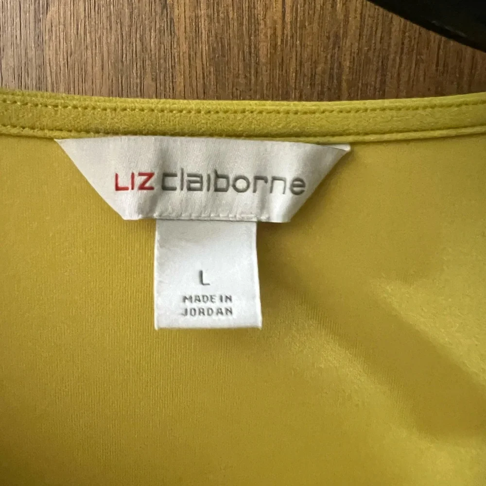 Liz Claiborne Yellow Pleated Cap Sleeve Blouse - Picture 2 of 4